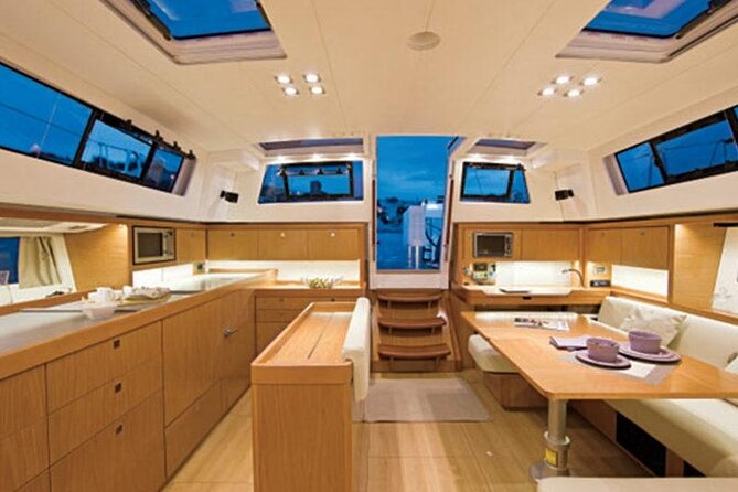 Luxury Diamond Head Sunset Sail - Meeting the boat at Ala Moana