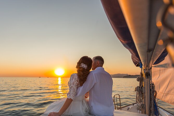 Luxury Diamond Head Sunset Sail - What the crew adds to the outing