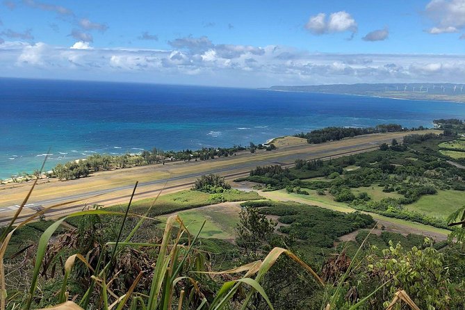 North Shore Tour Guide Hike - Meeting your guide at Kawaihapai Airfield