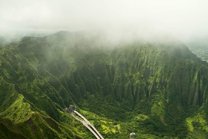 O‘ahu Highlights Private Guided Tour: Landmarks & Architecture - Nuʻuanu Pali, cliffs and difficult history