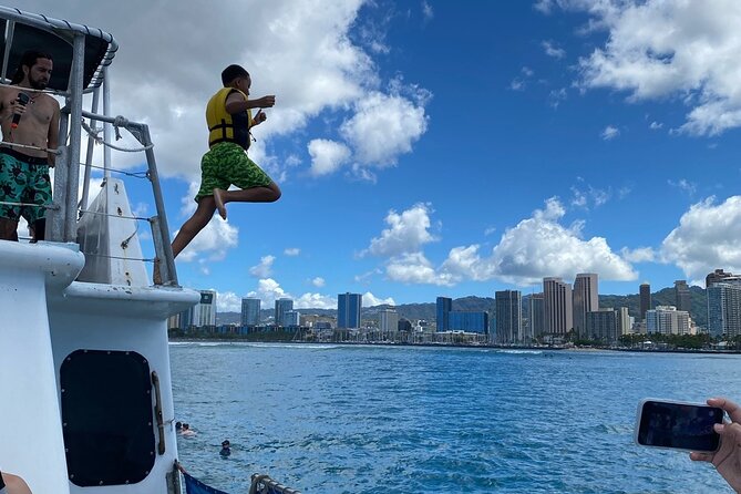 Oahu 5-in-1 Deluxe Cruise: Turtle Snorkeling & Ocean Activities - The real question: how crowded will it feel?