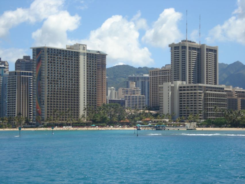 Oahu Boat Cruise to Diamond Head - The cruise toward Diamond Head