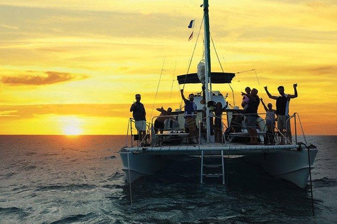 Oahu Catamaran Waikiki Sunset on 40 Foot Catamaran: Food and BYOB - Sailing toward Diamond Head as the sun drops
