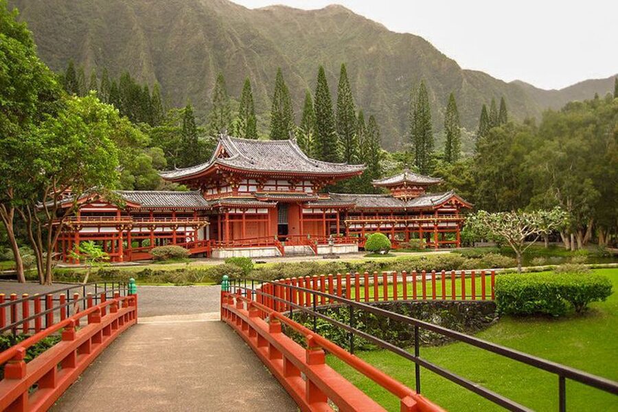 Oahu: Circle Island Top Sights Full-Day Tour w/ Local Guide - Walking Waimea Valley to a Waterfall Pool