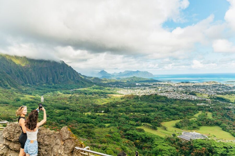 Oahu: Circle Island Tour with Lunch & Waimea Waterfall - Shrimp lunch in Kahuku