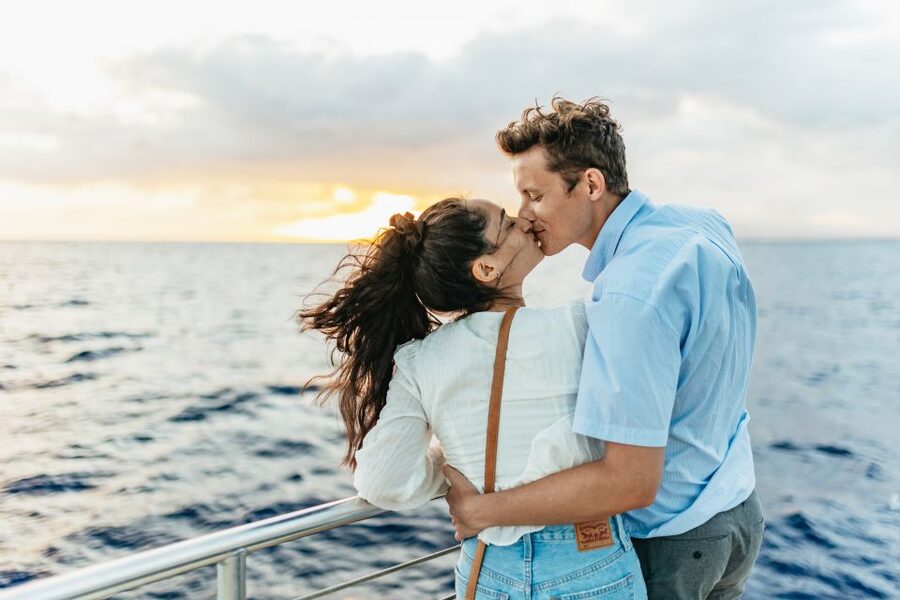 Oahu: Diamond Head Cruise with Drinks & Appetizers - Drinks, music, and the bento-style meal