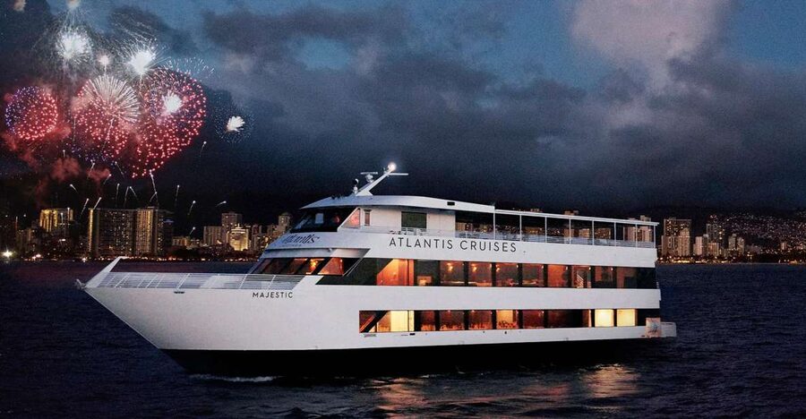 Oahu: Friday Night Fireworks Cocktail Cruise - Fireworks from the water