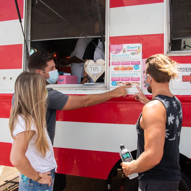 Oahu: Full-Day Guided Hawaiian Food and Photo Tour - A chocolate stop in Kailua