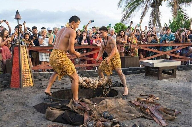 Oahu: Germaine's Luau - Transportation from Waikiki: useful, but read the times carefully