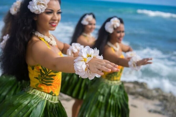 Oahu: Germaine's Luau - Rain, sand, and other practical concerns