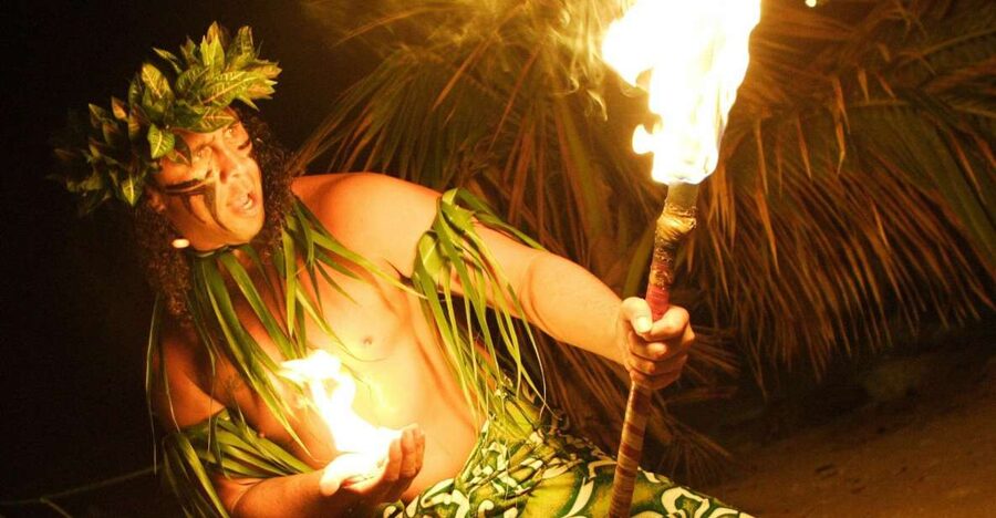 Oahu: Germaine's Traditional Luau Show & Buffet Dinner - From shell lei greeting to the first song