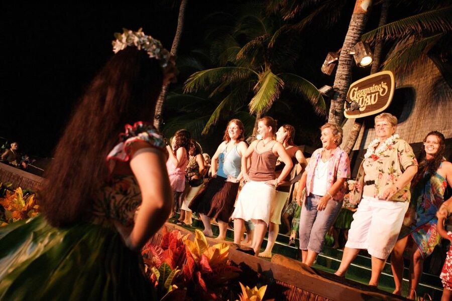 Oahu: Germaine's Traditional Luau Show & Buffet Dinner - What the buffet and drinks add to the price
