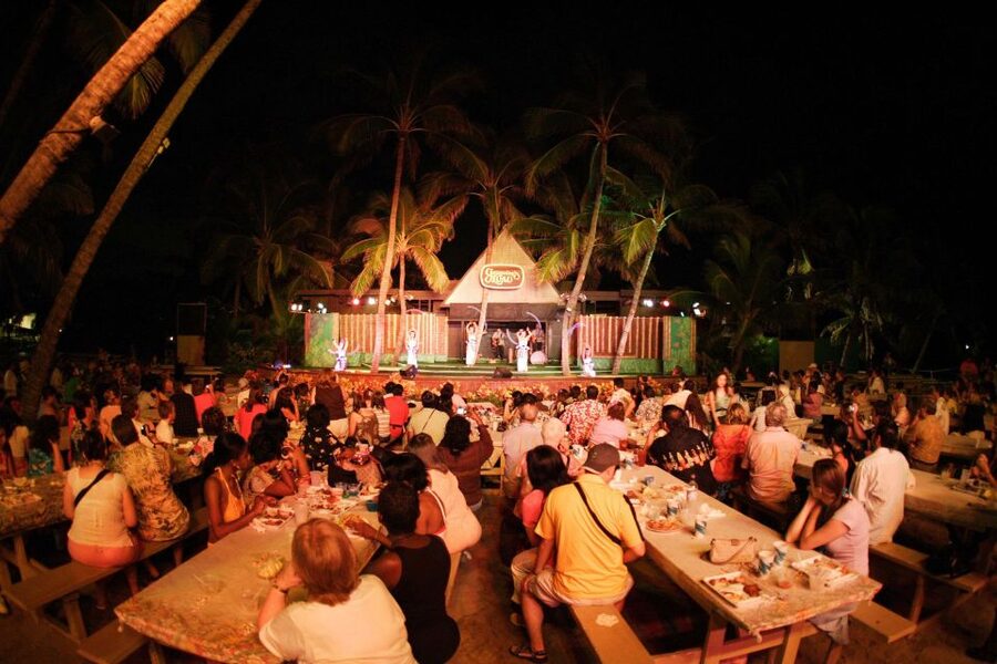 Oahu: Germaine's Traditional Luau Show & Buffet Dinner - How transportation changes the evening