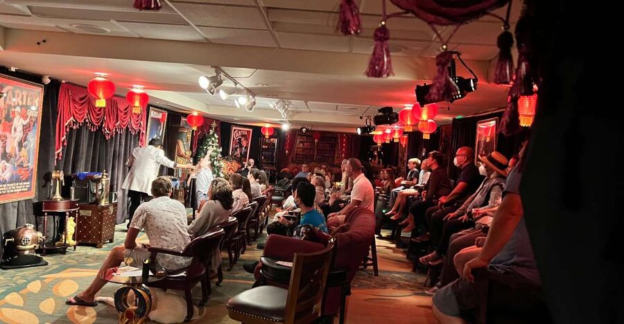 Oahu: Hilton Waikiki Beach Hotel Magical Mystery Show - What the two-hour evening feels like