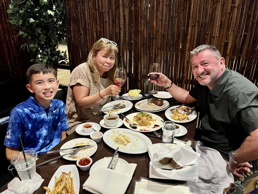 Oahu: Hilton Waikiki Beach Hotel Magical Mystery Show - The Museum of Curiosities adds to the setting