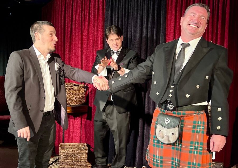 Oahu: Hilton Waikiki Beach Hotel Magical Mystery Show - Practical details that make the evening easier