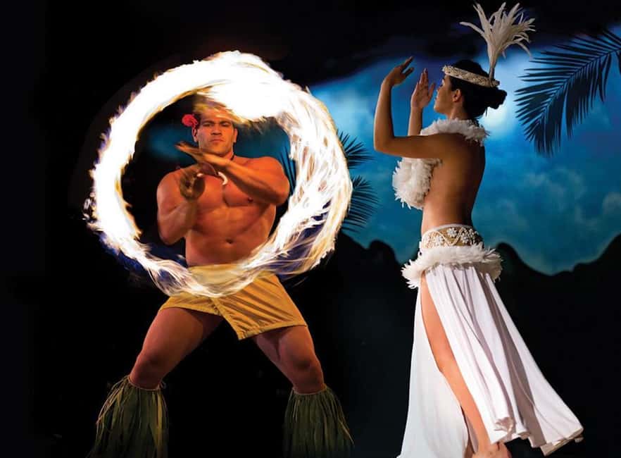 Oahu: Hilton Waikiki Starlight Luau - Fire knife dancing and the fireworks finish