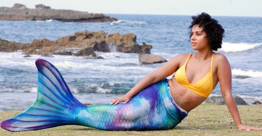 Oahu: Honolulu Mermaid Snorkel Adventure with Videos - Mermaid swimming at Magic Island Lagoon