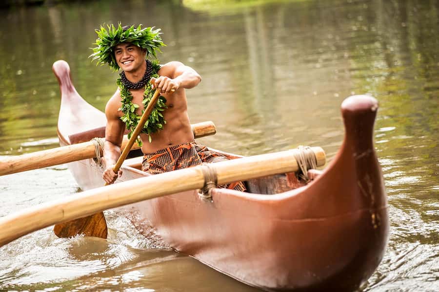 Oahu: Islands of Polynesia and "HA: Breath of Life Show" - Six islands, one large cultural center