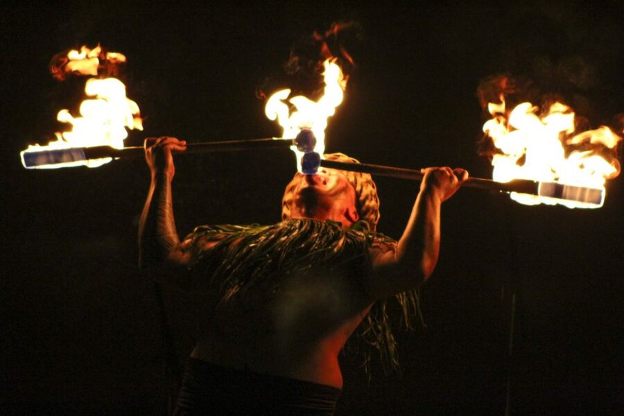 Oahu: Ka Moana Luau Dinner and Show at Aloha Tower - The show turns dinner into a Polynesian journey
