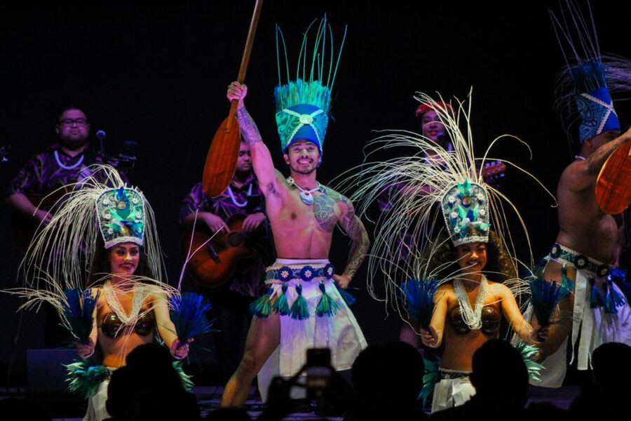 Oahu: Ka Moana Luau Dinner and Show at Aloha Tower - What the Celebrity option changes