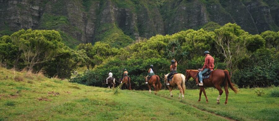 Oahu: Kualoa Hills and Valleys Horseback Riding Tour - Meeting the horses and learning the paniolo way