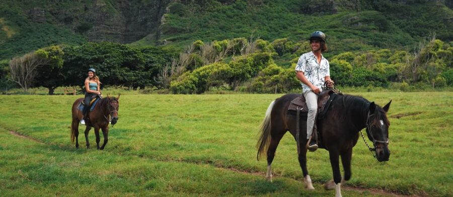 Oahu: Kualoa Hills and Valleys Horseback Riding Tour - Height, weight, clothing, and check-in rules