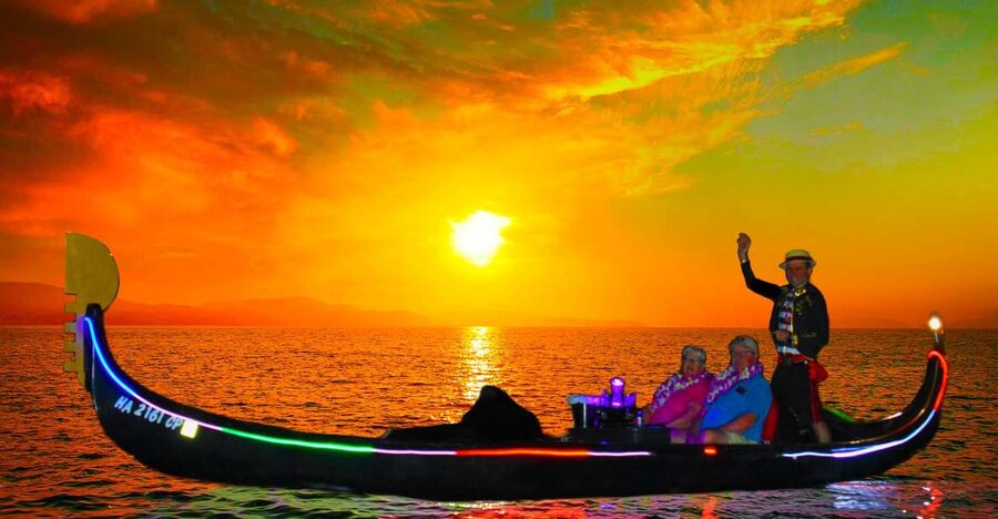Oahu: Luxury Gondola Cruise with Drinks and Pastries - Key points to know before you book
