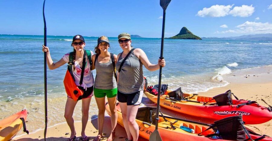 Oahu: Mokoliʻi Kayak Rental and Self-Guided Hike - Getting onto the water near Mokoliʻi