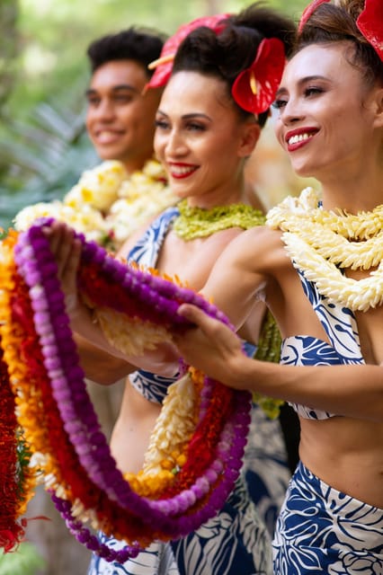 Oahu: Na Lei Aloha Luau in Waikiki with Optional Dinner - Cocktails, music, and activities before the stage show