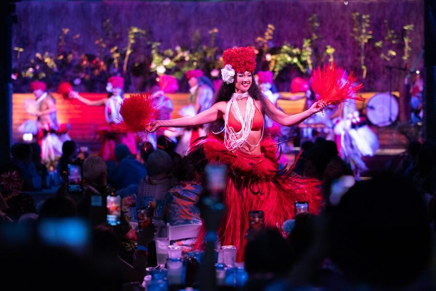 Oahu: Pa'ina Luau Waikiki at Waikiki Beach Marriott Resort - Your First Minutes: Lei, Mai Tai, and Activity Tables