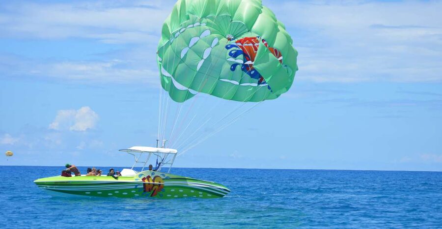 Oahu: Parasail on Maunalua Bay with Diamond Head Views - Why the view matters more than the adrenaline