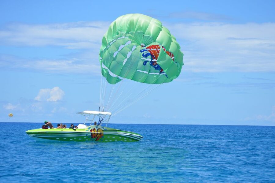 Oahu: Parasail on Maunalua Bay with Diamond Head Views - Timing, weather, and weekday planning