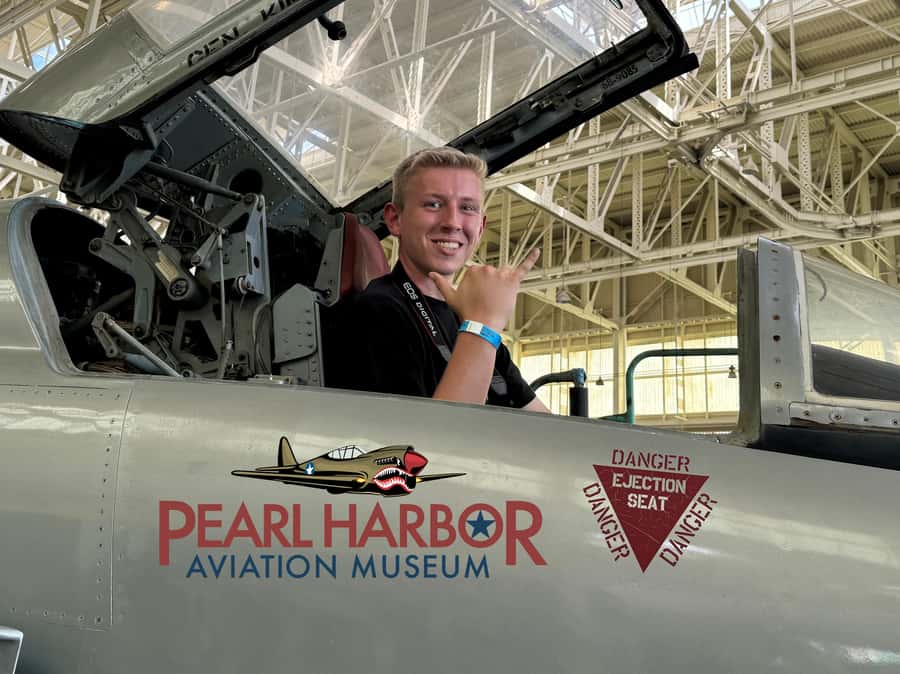 Oahu: Pearl Harbor Aviation Museum Entry Ticket - The Raytheon Pavilion and the wider story