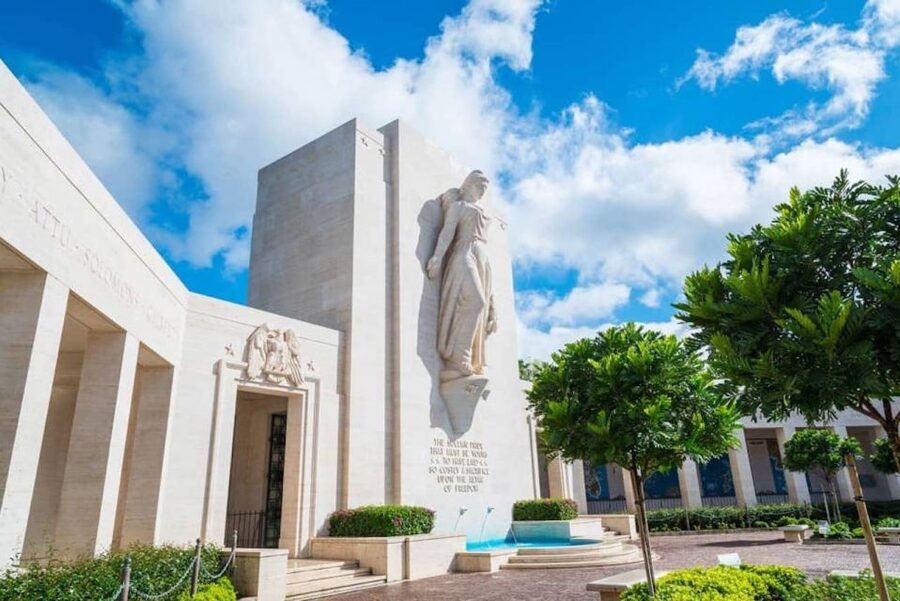 Oahu: Pearl Harbor Battleship Tour - Taking the Navy launch to the Arizona Memorial