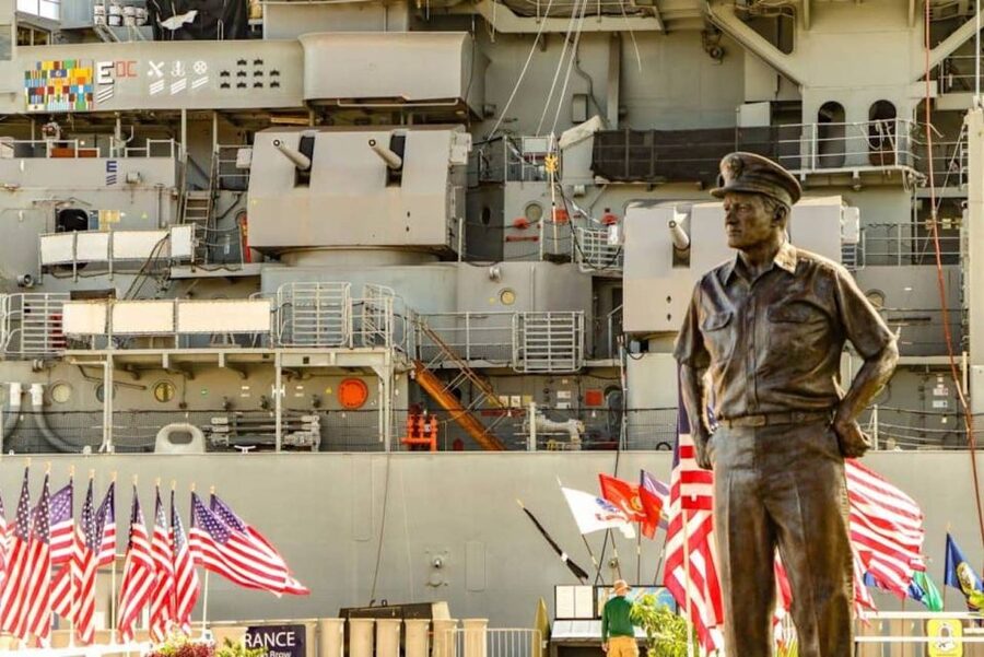 Oahu: Pearl Harbor Battleship Tour - Seeing Honolulu from Punchbowl