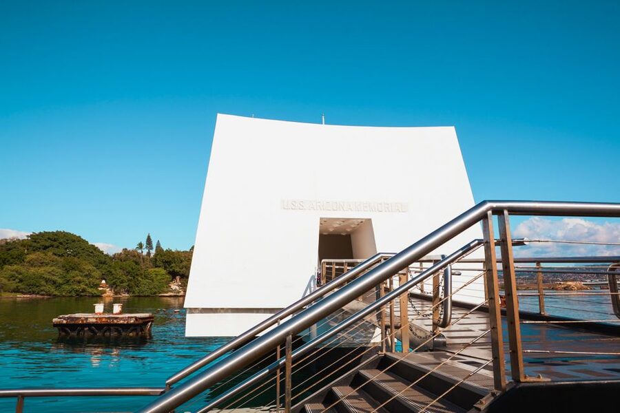Oahu: Pearl Harbor, USS Arizona, and City Tour - What the guide adds to the ride