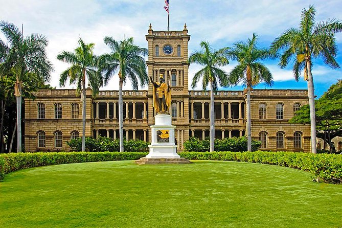 Oahu: Pearl Harbor USS Arizona Memorial - Historic Honolulu from the coach window