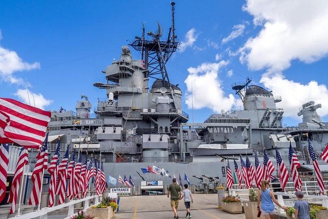 Oahu: Pearl Harbor USS Arizona Memorial & Battleship Missouri - Pearl Harbor Visitor Center and the Arizona Memorial