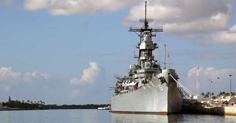 Oahu: Pearl Harbor, USS Arizona, Might Mo, & Honolulu Tour - The guides make the bus ride matter