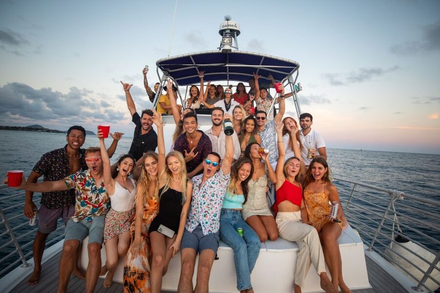 Oahu: Premium Waikiki Sunset Party Cruise with Live DJ - What the two-hour schedule feels like