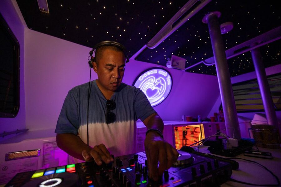 Oahu: Premium Waikiki Sunset Party Cruise with Live DJ - Practical tips for a smoother evening
