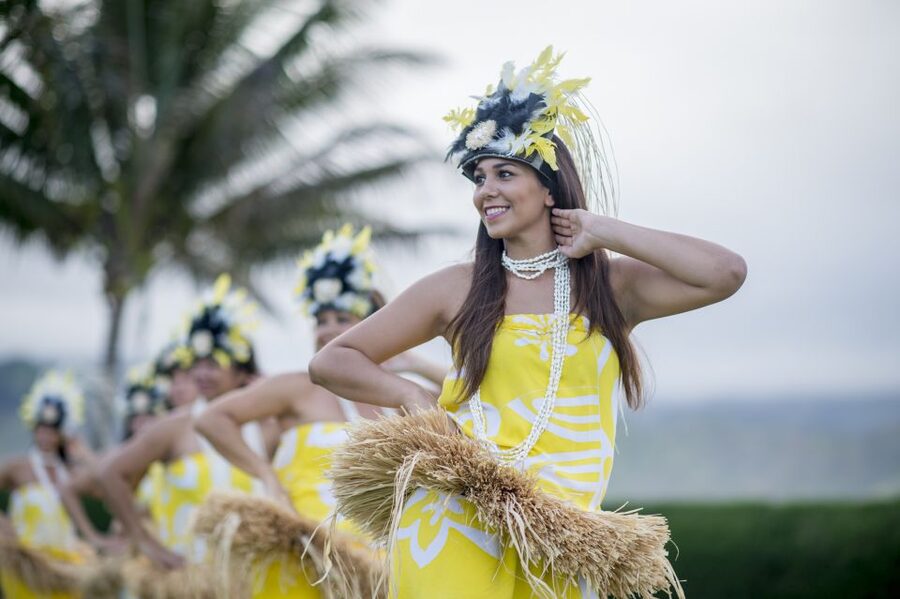 Oahu: Queens Waikiki Luau - What happens during the 150 minutes