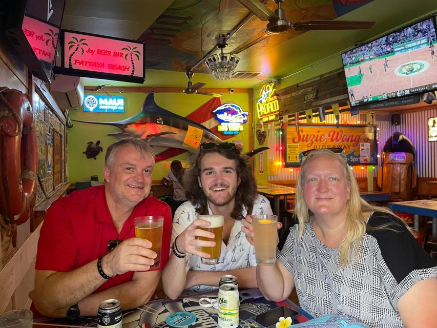 Oahu: Sips & Secrets of Hawaii Pub Crawl - What happens during the two-hour route