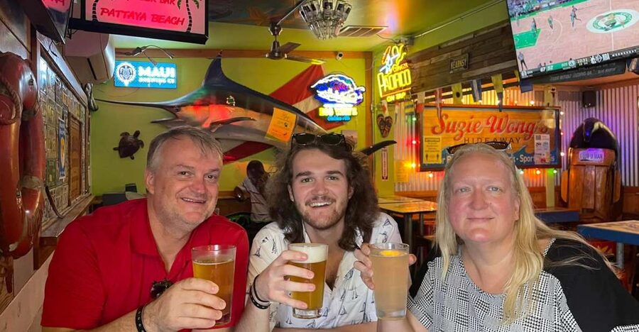 Oahu: Sips & Secrets of Hawaii Pub Crawl - Should you book the Waikiki Pub Crawl?