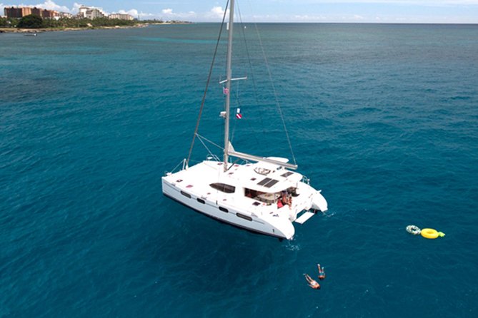Oahu Small Group Snorkel Tour with Yacht Cruise - Snorkeling with turtles, fish, and reef life