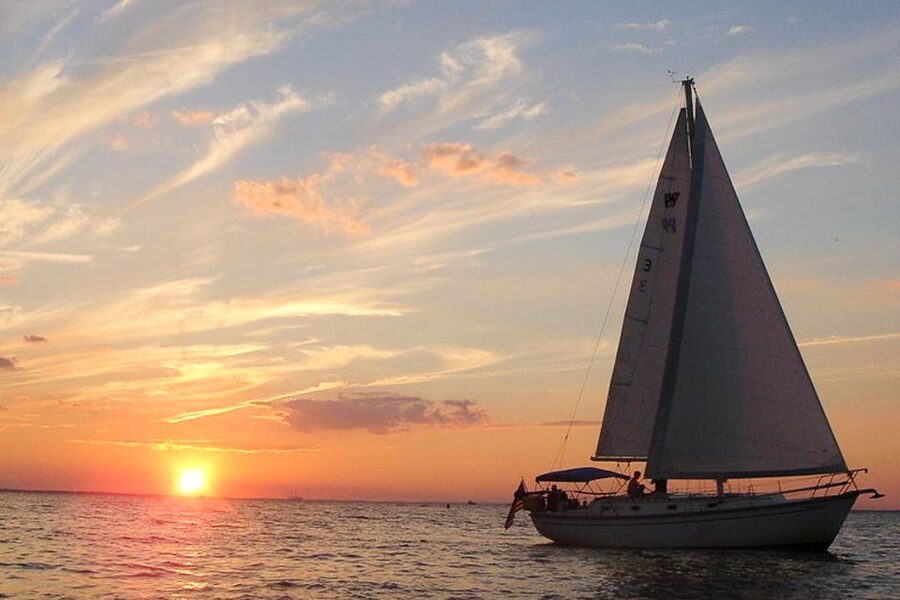 Oahu: Sunset Cruise of West Oahu with Drinks and Appetizers - Is $108 a fair price?