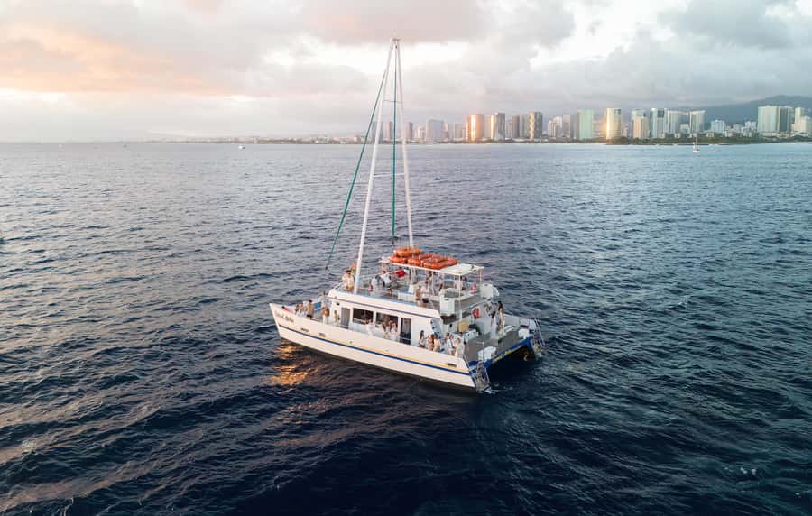 Oahu: Sunset Sail Cruise in Waikiki - Should you book the Oahu sunset sail?