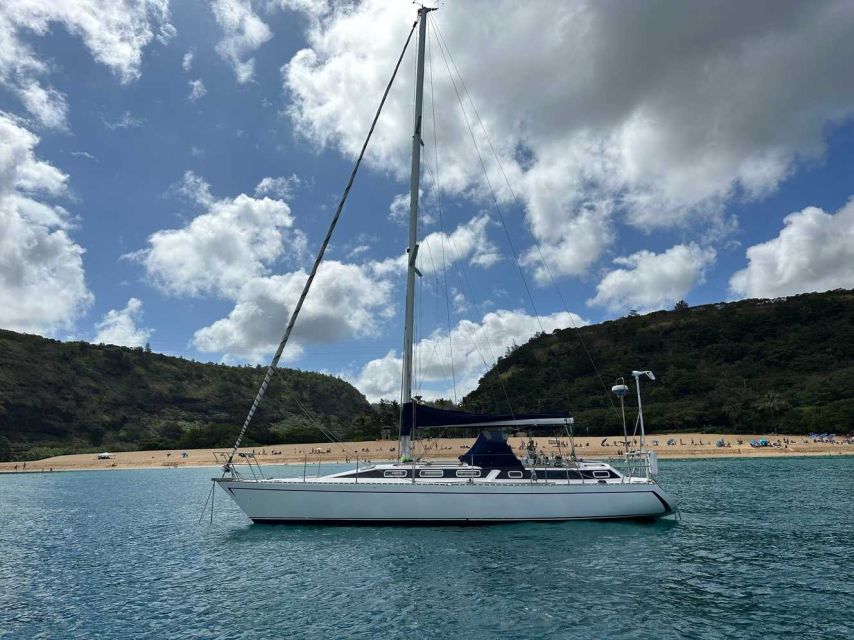 Oahu: Sunset sailing in small intimate groups - Why a six-person sail feels different