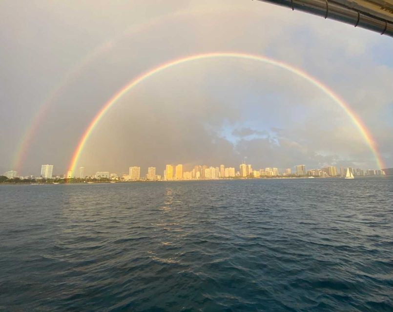 Oahu: Sunset sailing in small intimate groups - Snacks, drinks, and bringing your own food
